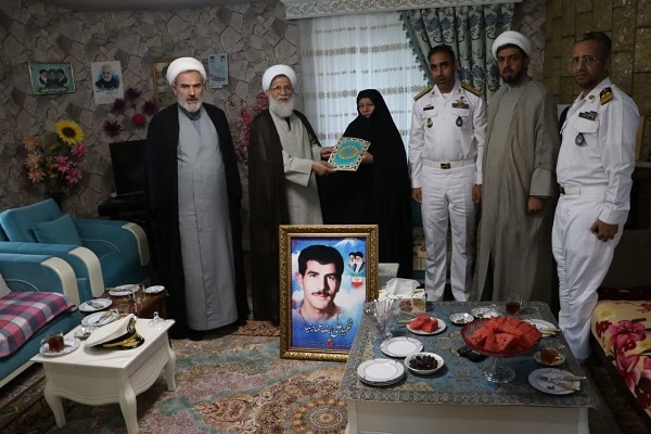 دیدار رئیس سازمان عقیدتی سیاسی آجا با همسر شهید «عمادنیا» در نوشهر+ تصاویر