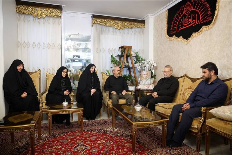 دیدار علی لاریجانی با خانواده سپهبد شهید باقری+ عکس