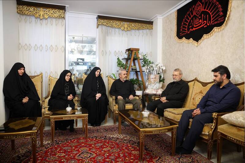 دیدار علی لاریجانی با خانواده سپهبد شهید باقری+ عکس