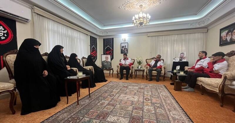 دیدار مسئولان هلال‌احمر با خانواده سپهبد سلامی