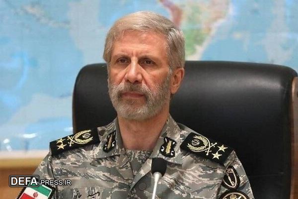 سرلشکر حاتمی: نیرو‌های مسلح با آمادگی کامل در برابر تهدیدات دشمن ایستاده‌اند