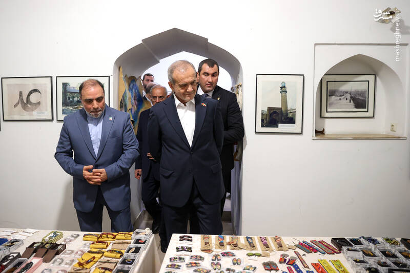 عکس/ بازدید پزشکیان از مسجد کبود ایروان