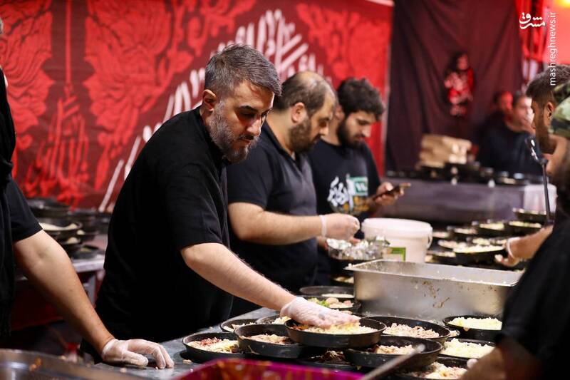 فیلم/ خادمی مداح معروف در موکبی در طریق الحسین(ع)