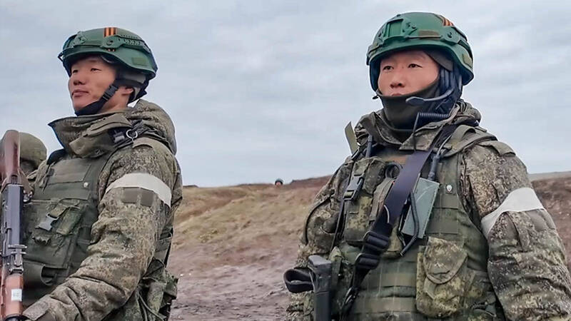 لحظاتی از رزم نظامیان کره شمالی در جبهه اوکراین+ فیلم