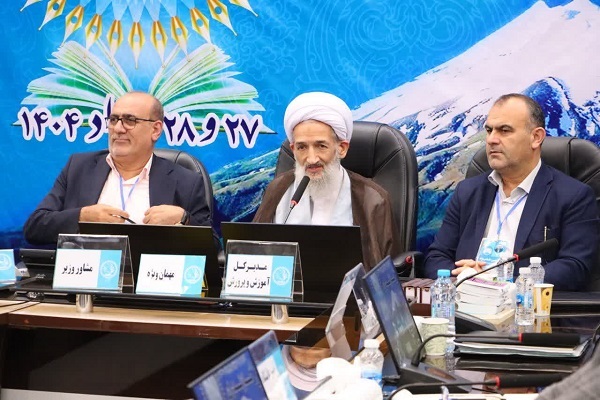 معلمان آموزشی خود را مسئول تهذیب دانش‌آموزان بدانند