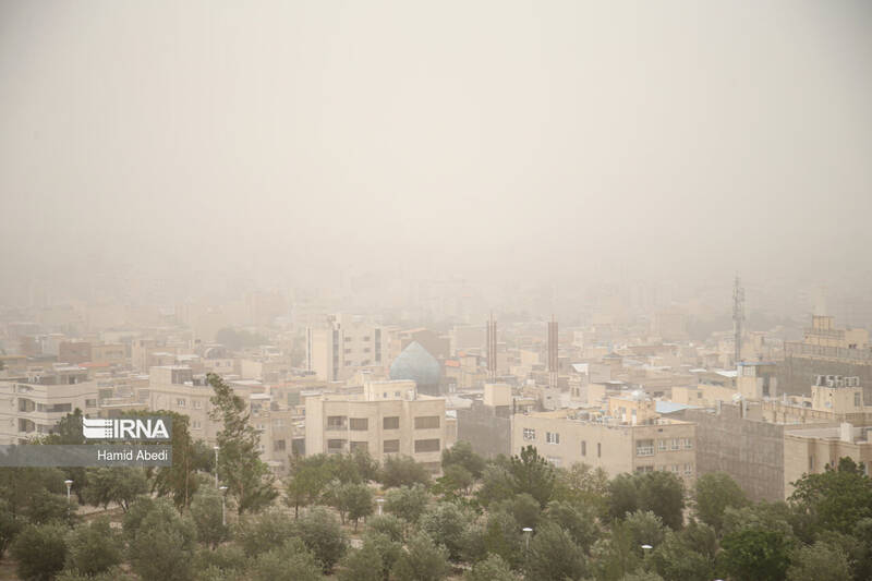 وزش باد شدید و گرد و خاک در تهران؛ هوا خنک می‌شود
