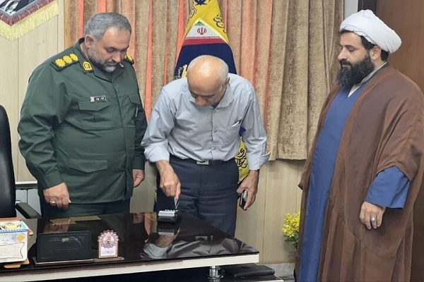 کمک ۵۰۰ میلیون ریالی خانواده شهید «اکبری آلاشتی» به ستاد پشتیبانی جنگ