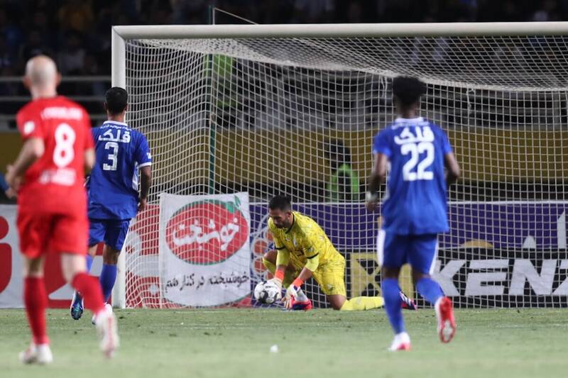 گریه بازیکن استقلال و انتقال هوادار تراکتور به بیمارستان/ سیدورف به ساپینتو دلداری داد +فیلم