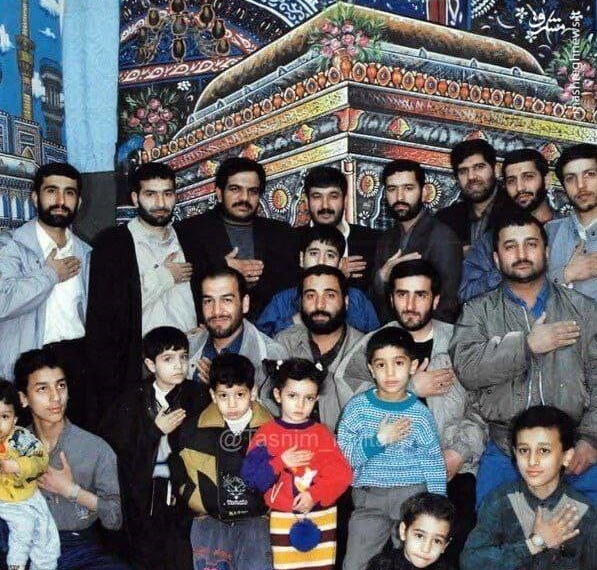 عکس/ تصویر قدیمی از فرماندهان موشکی سپاه در سفر به مشهد