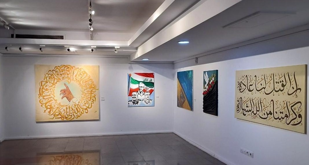 نمایشگاه «هنر در برابر جنگ» با یادی از شهیده «منصوره عالیخانی» افتتاح شد