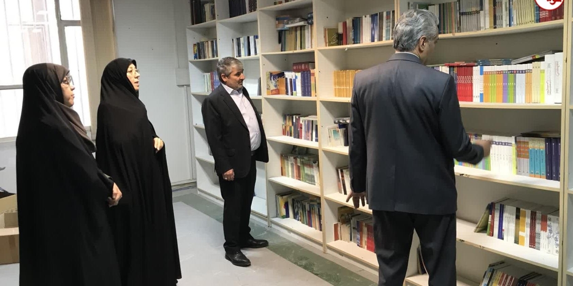 بازدید مدیرکل اسناد و انتشارات بنیاد شهید از مرکز اسناد، کتابخانه، انبارها و آرشیوهای کتاب و مجلات نشریه شاهد