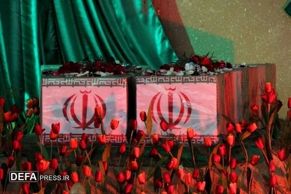 شهداء همچون چراغهای هدایت در تاریکیها میدرخشند