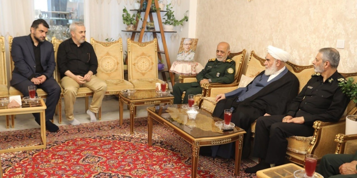 دیدار سرلشکر موسوی با خانواده فرماندهان شهید جنگ تحمیلی ۱۲ روزه