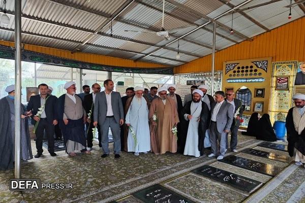 عطرافشانی گلزار شهدای امامزاده سیدملال (ع) قائمشهر به مناسبت هفته وقف+ تصاویر