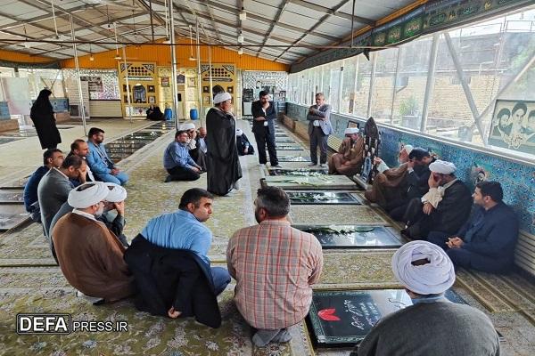 عطرافشانی گلزار شهدای امامزاده سیدملال (ع) قائمشهر به مناسبت هفته وقف+ تصاویر