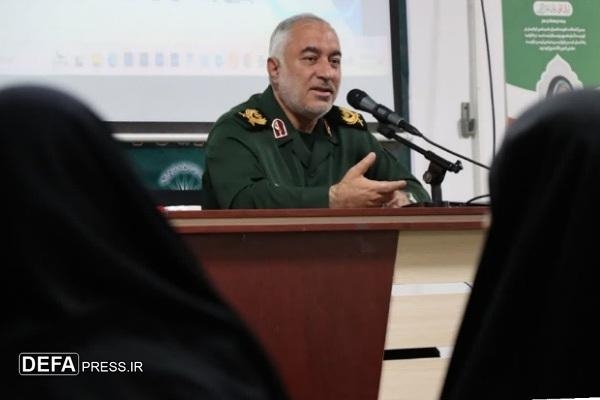 دشمن امروز در برابر رزمندگان اسلام درمانده است