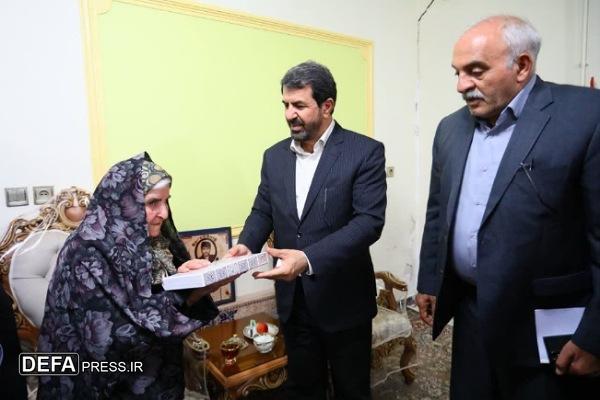 دیدار استاندار همدان با خانواده شهید «اصلانی» در درگزین + تصاویر