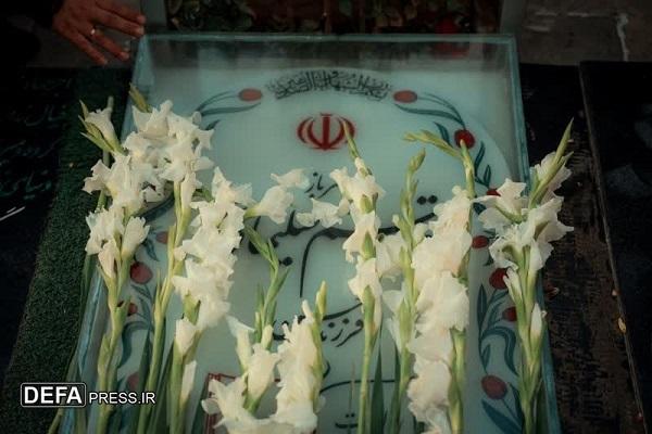 «مهمانی لالهها» در گلزار شهدای کرمان برگزار شد+تصاویر