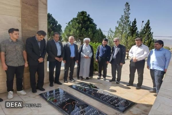 آیین غبارروبی و عطرافشانی مزار شهدای گمنام در دانشگاههای یاسوج+ تصاویر