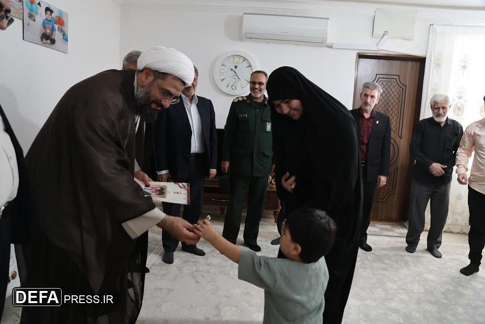 تجلیل نماینده ولی فقیه در استان همدان با خانواده شهدای آتش‌نشان + تصاویر