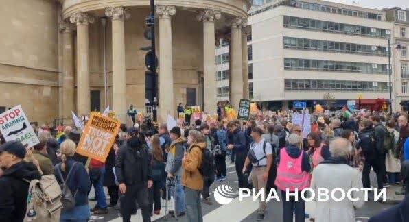 اعتراضات گسترده در لندن علیه سفر ترامپ