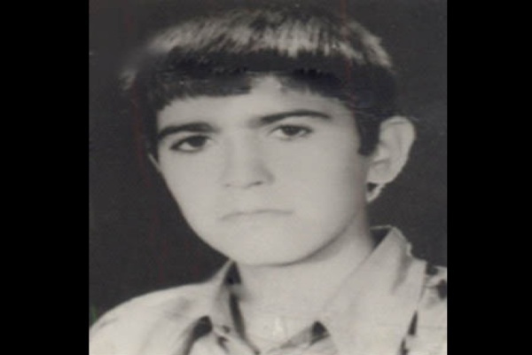 اولین قسمت از وصیت نامه خوانی شهدای کُردستان؛ شهید «آزاد احمدی» قهرمان همیشه زنده