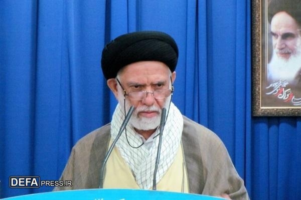 ایثارگری‌های آتش ‌نشانان در دفاع مقدس ستودنی است