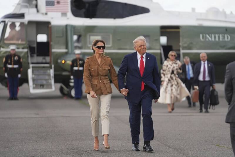 بازداشت فردی در آمریکا به اتهام تاباندن لیزر به بالگرد ترامپ