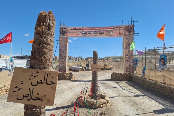 تصاویر/ مراحل آماده‌سازی غرفه‌های فرهنگی و نمایشگاه دفاع مقدس استان اردبیل