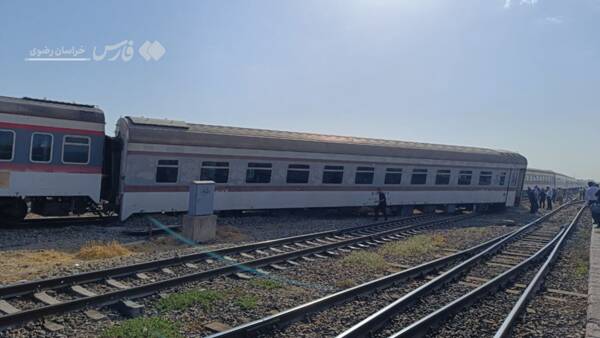 خروج قطار از ریل در ایستگاه راه‌آهن مشهد+ عکس
