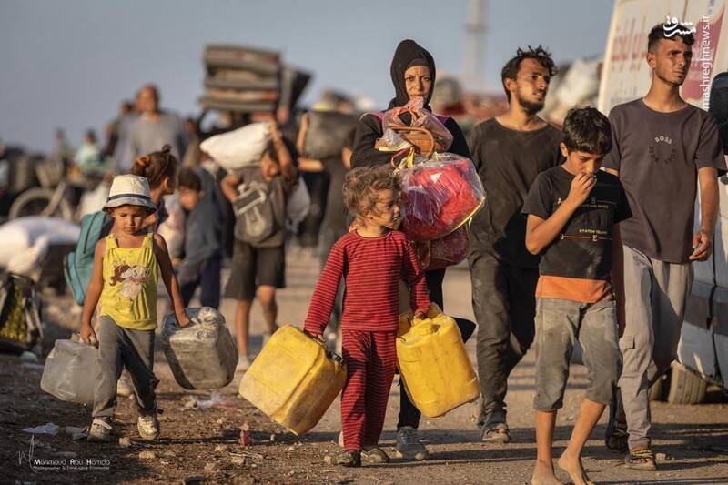 عکس/ آوارگی اجباری فلسطینیان در غزه زیر آتش سنگین صهیونیست‌ها