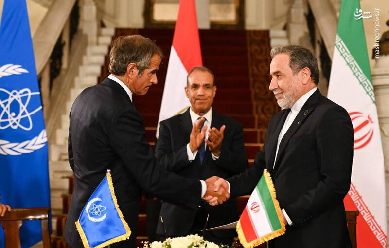 عکس/ لحظاتی از امضای تفاهم‌نامۀ همکاری ایران و آژانس