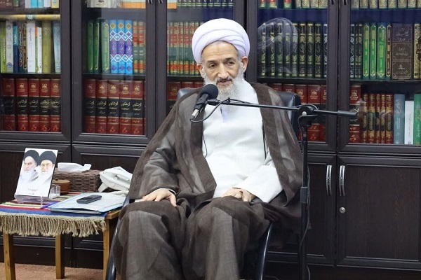 فرزندان شهدا باید پرچم‌دار عزت و آرمان انقلاب باشند