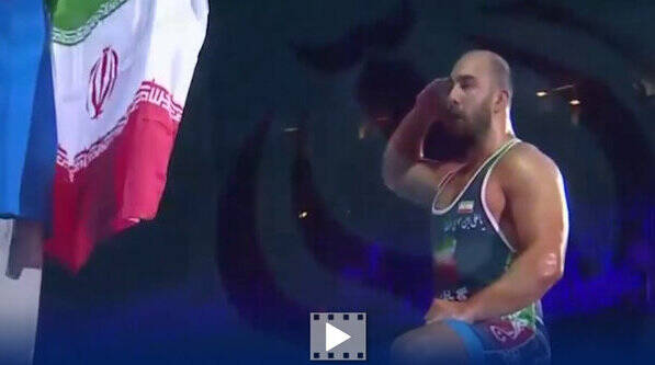 فیلم/ احترام نظامی امیرحسین زارع به پرچم ایران