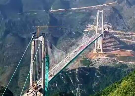 فیلم/ افتتاح بلندترین پل جهان در چین