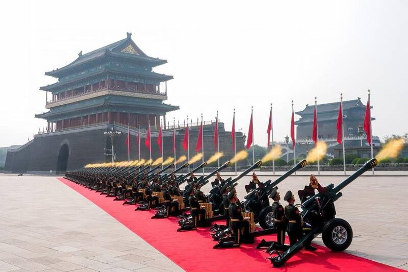 فیلم/ رونمایی چین از جدیدترین دستاورهای نظامی در رژه پکن
