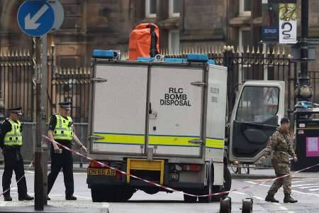 فیلم/ ورود تیم خنثی‌سازی بمب به فرودگاه دوبلین ایرلند