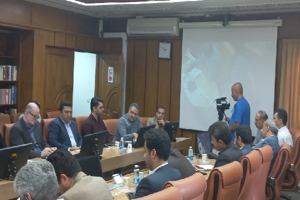 مدیران کل و فرمانداران موظف به حضور در دیدار با خانوادههای شهدا هستند