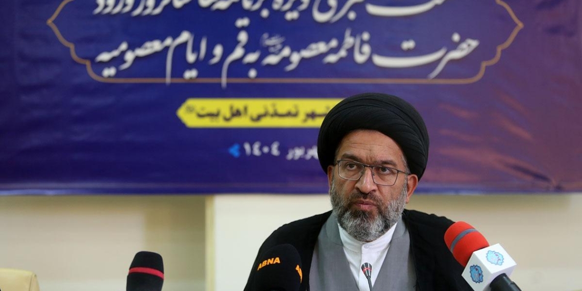 گرامیداشت سالروز ورود حضرت معصومه (س) همزمان با هفته دفاع مقدس در قم