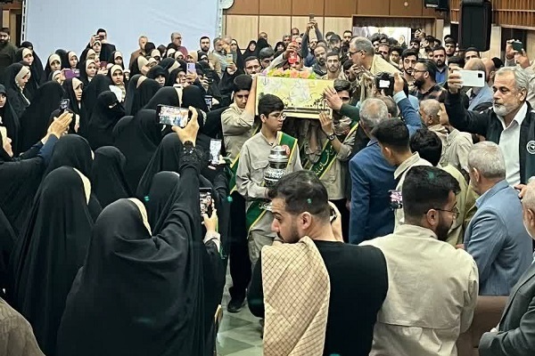 کلیپ/ وداع با پیکر شهید گمنام در آئین اختتامیه راهیان نور مازندران