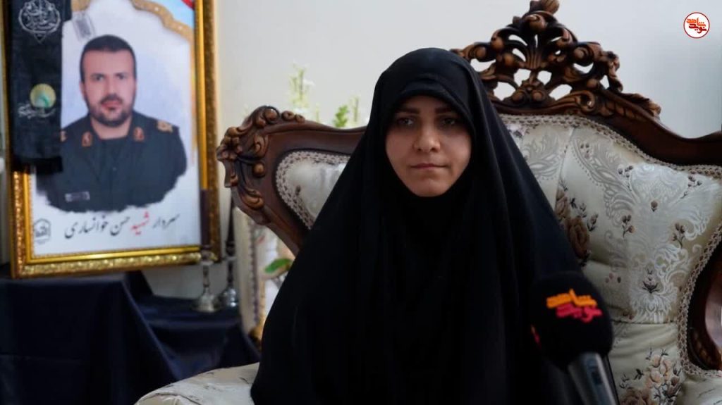 حسنِ عاشقِ شهدا بود/همیشه می‌گفت وقتش که برسد، آدم خودش دل می‌کند//////روز معراج دستم را روی قلبش گذاشتم و گفتم: حالا از صبری که خدا به قلبت داده است، بر قلبِ من هم بریز