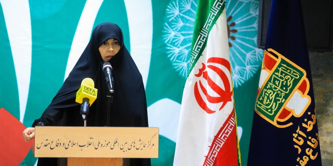 کوثر سلامی: خاطره شهید سلامی از اولین ورود به کلاس درس/ دوستی شهید سلامی و حاج قاسم هیچگاه کم نشد