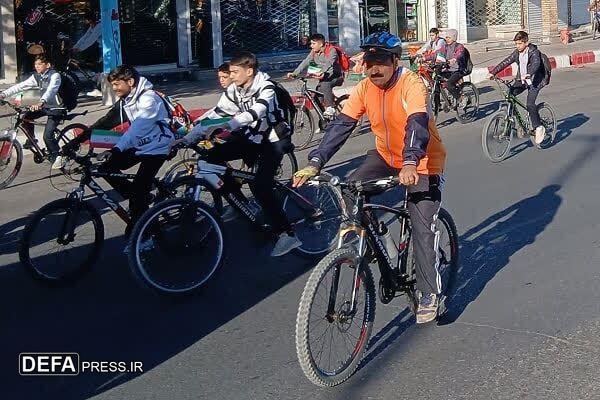 رکابزنان پارسیان، پیامآور فرهنگ ترافیک در هفته انتظامی شدند