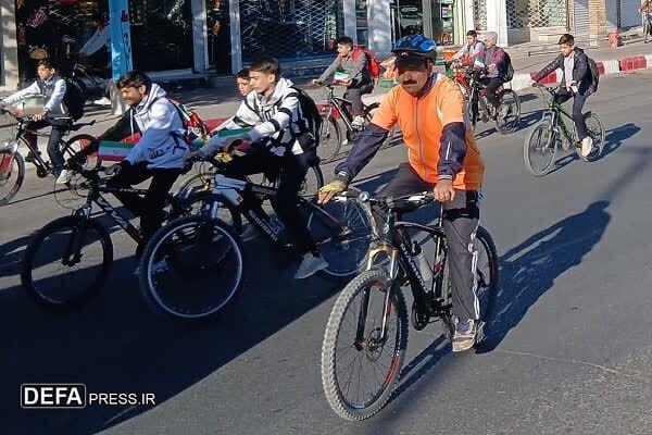 رکاب‌زنان پارسیان، پیام‌آور فرهنگ ترافیک در هفته انتظامی شدند