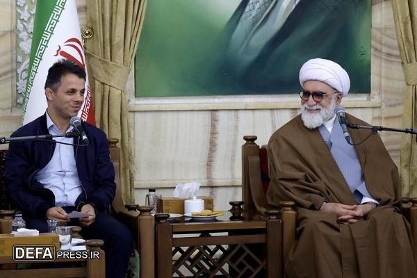 درخواست سرمربی تیم ملی کشتی فرنگی برای انعقاد تفاهم‌نامه فرهنگی با آستان قدس رضوی