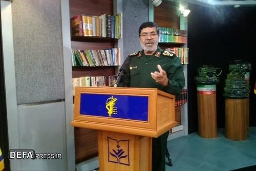 کتاب تاریخ شفاهی سردار رئوفی نژاد رونمایی شد / شهید رشید شخصیتی تکرار نشدنی