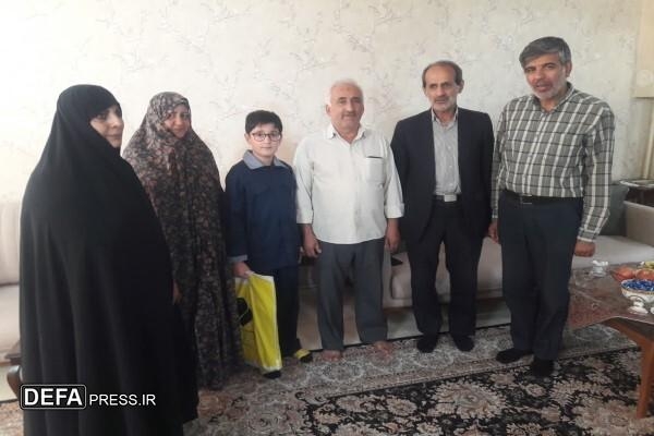 چون دوست دشمن است شکایت کجا بریم