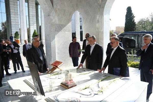 ادای احترام وزیر امور خارجه به شهدای گمنام استانداری خراسان رضوی