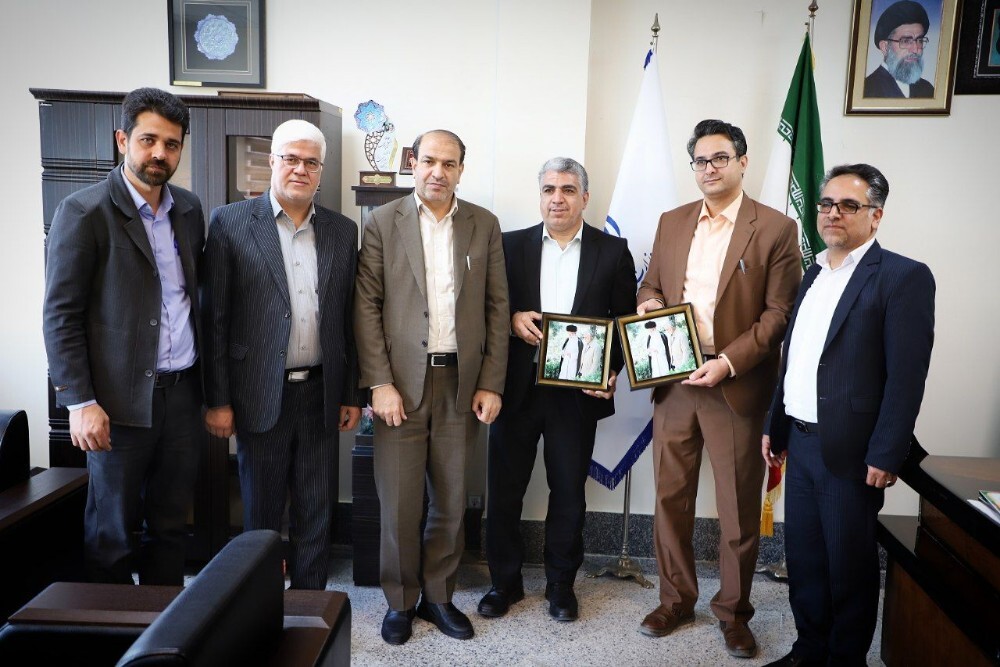 دیدار مدیرکل بنیاد شهید و امور ایثارگران استان مرکزی با مدیرکل ثبت احوال استان