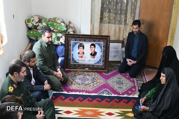 دیدار فرمانده سپاه فتح با مادر شهیدان «منصورزاده» + تصاویر